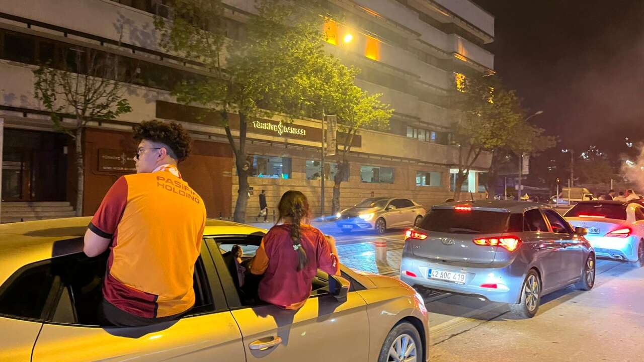Galatasaray şampiyon oldu, Konya’da taraftarlar sokağa döküldü 17